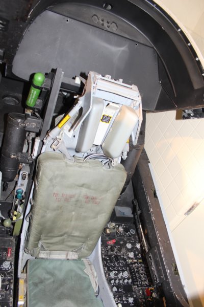 a7696197trainingcockpit.jpg