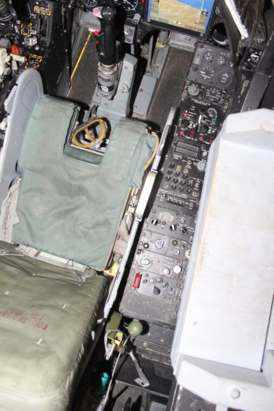 a7696197trainingcockpit3.jpg