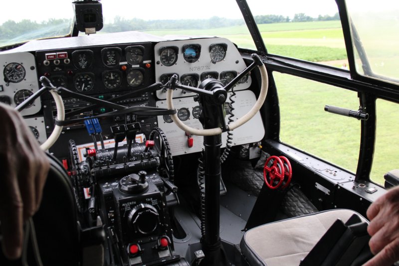 c46commandon7877414.jpg